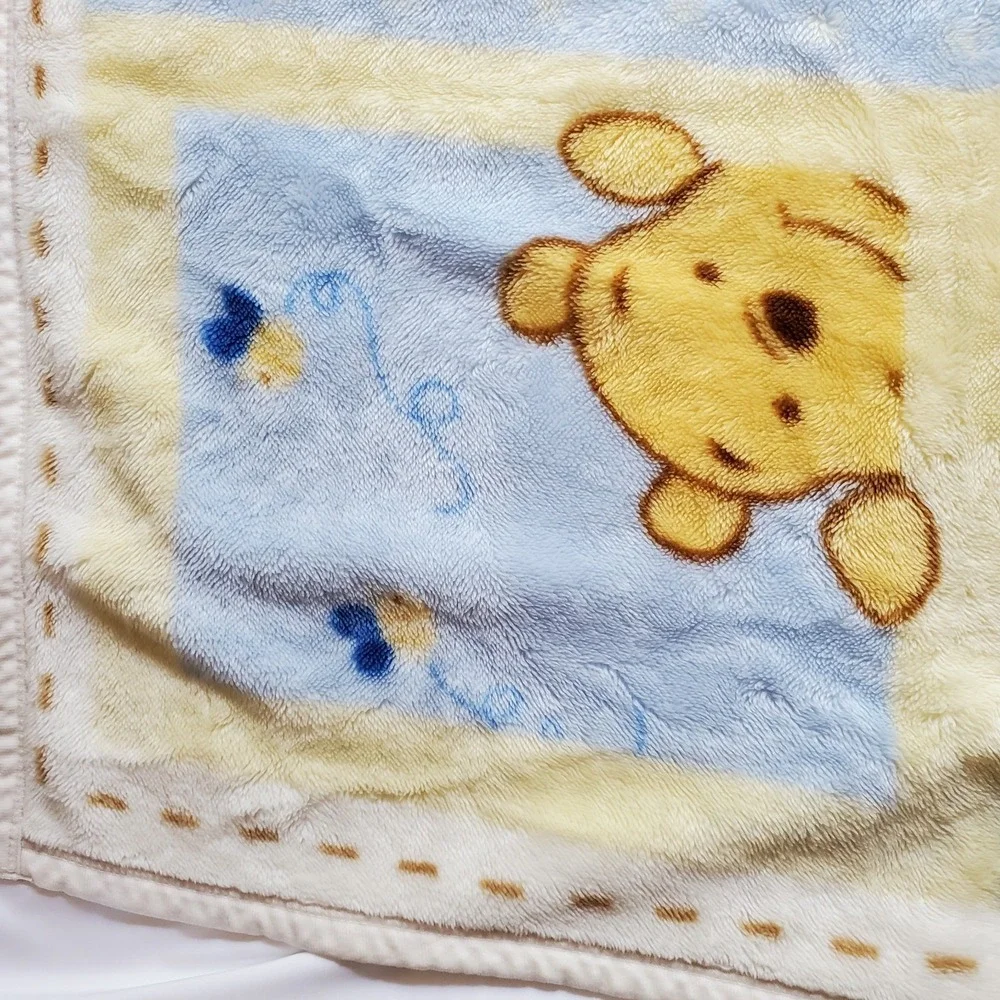 Winnie the Pooh & Friends Tigger Bee Peeking Pooh Baby Blanket  plush Lux Disney